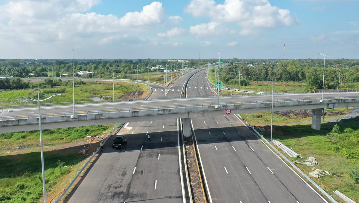 Tháo gỡ khó khăn để hết năm 2025 cơ bản hoàn thành 600 km đường cao tốc vùng ĐBSCL