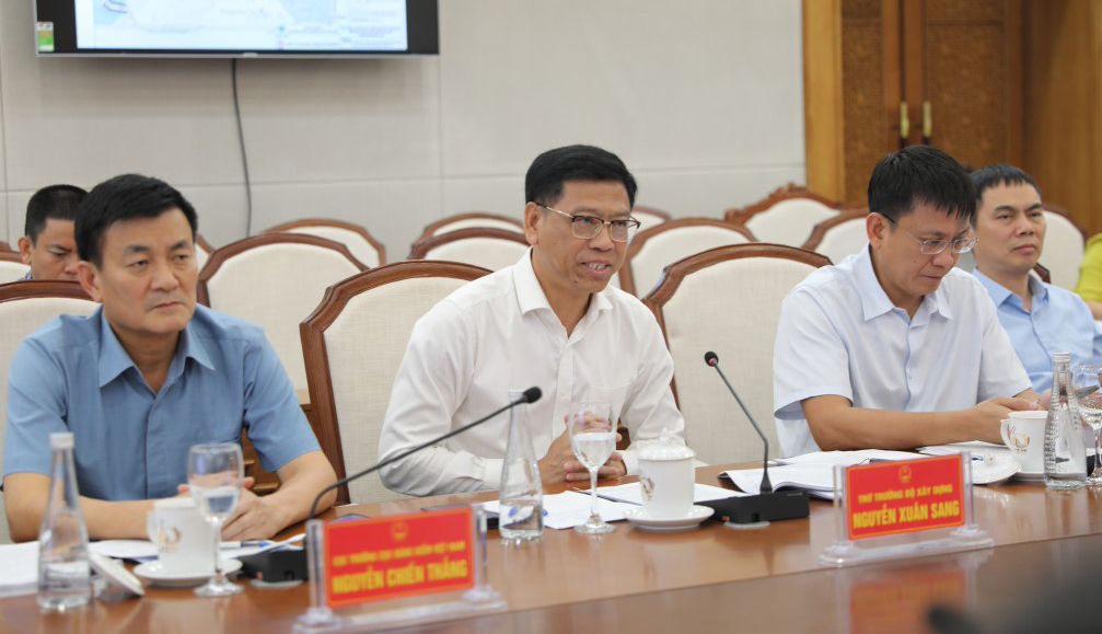 Thứ trưởng Nguyễn Xuân Sang làm việc với UBND tỉnh Quảng Ninh về  quản lý hạ tầng, dịch vụ hàng hải 
