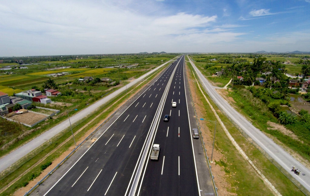 Đề xuất điều chỉnh cao tốc Hà Nội - Hải Phòng lên 10 làn xe