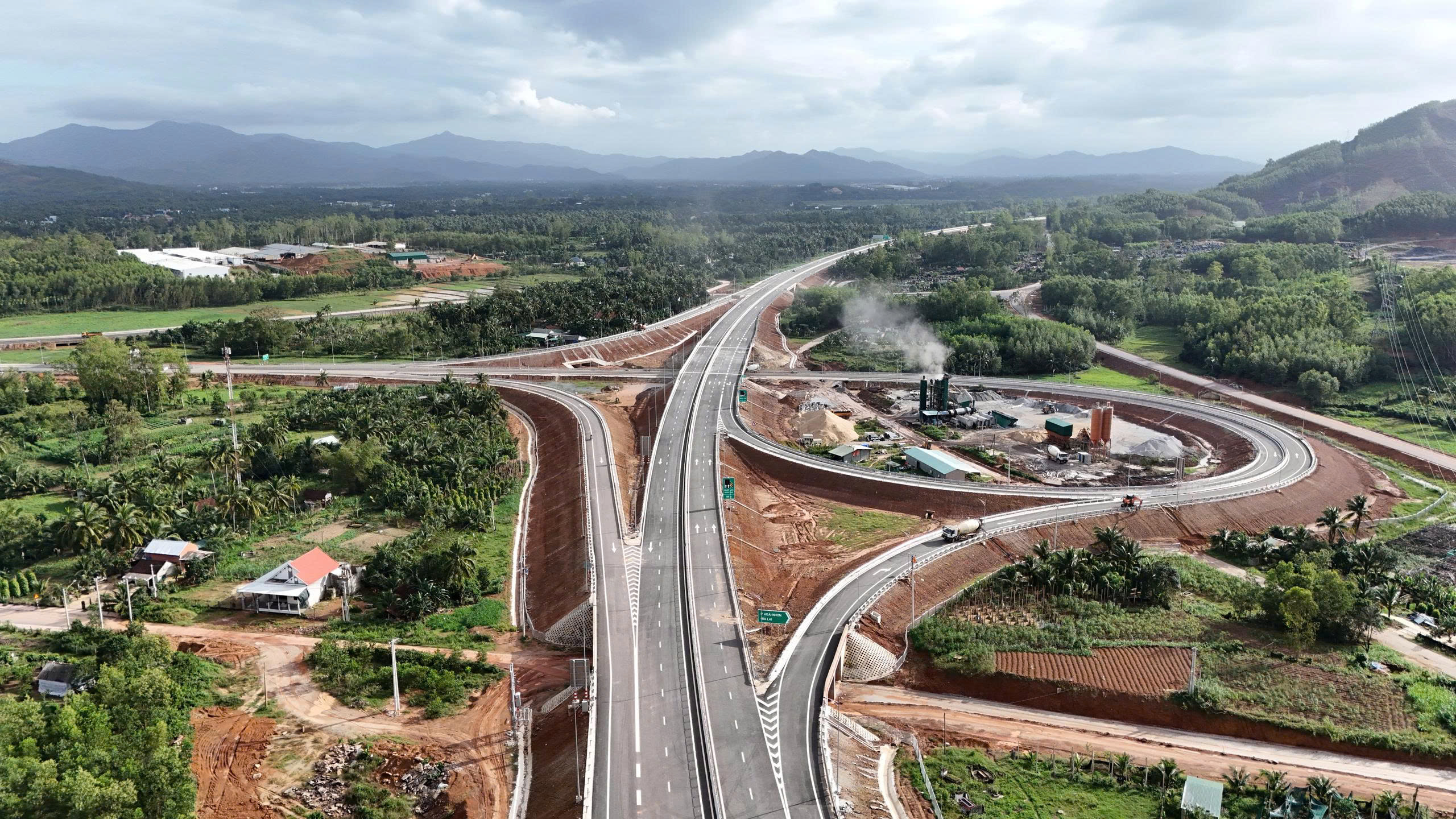 Nối thông tuyến cao tốc Bắc - Nam phía Đông