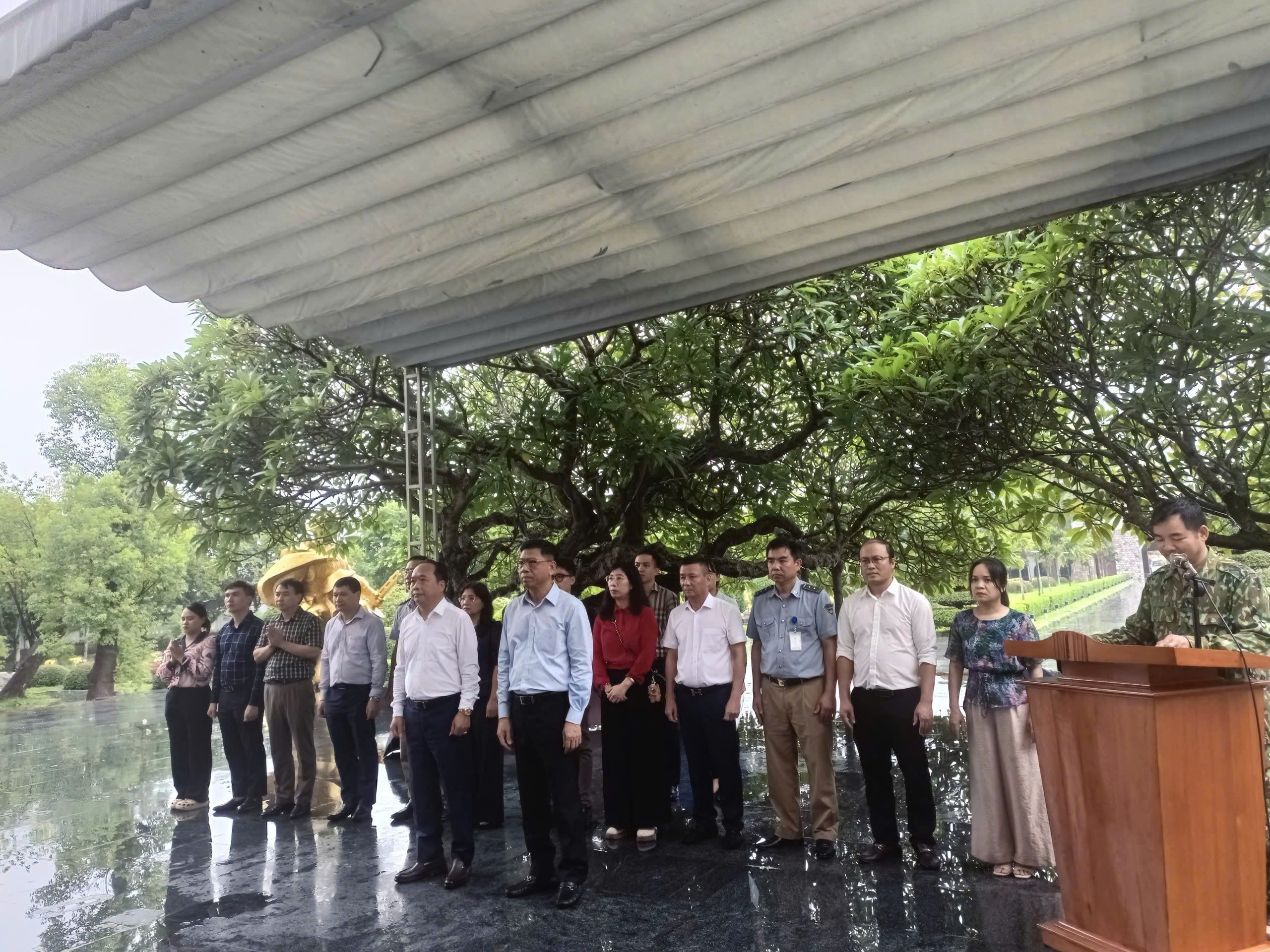 Đoàn công tác Bộ Cổng Game 28BET Uy Tín Hàng Đầu tri ân, tưởng niệm các anh hùng liệt sĩ tại tỉnh Điện Biên