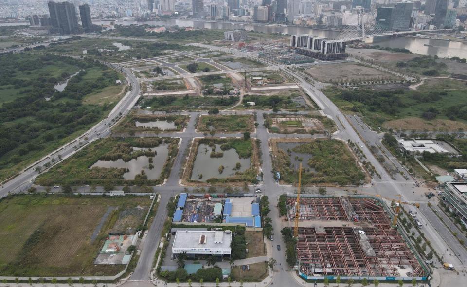 Những “khoảng hở” đấu giá đất
