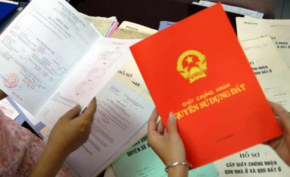 Có cần ghi mối quan hệ giữa người cho và người nhận trong hợp đồng?