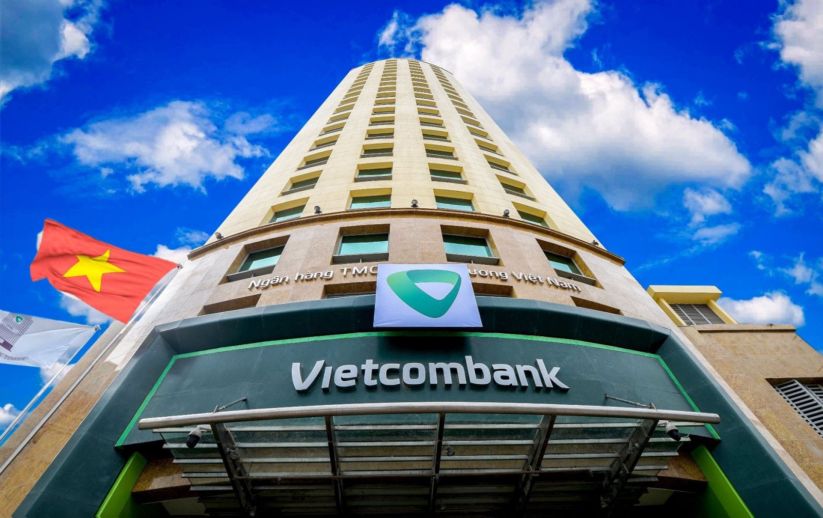 Vietcombank trao tặng 5 tỷ đồng cho Bệnh viện Đa khoa Xanh Pôn