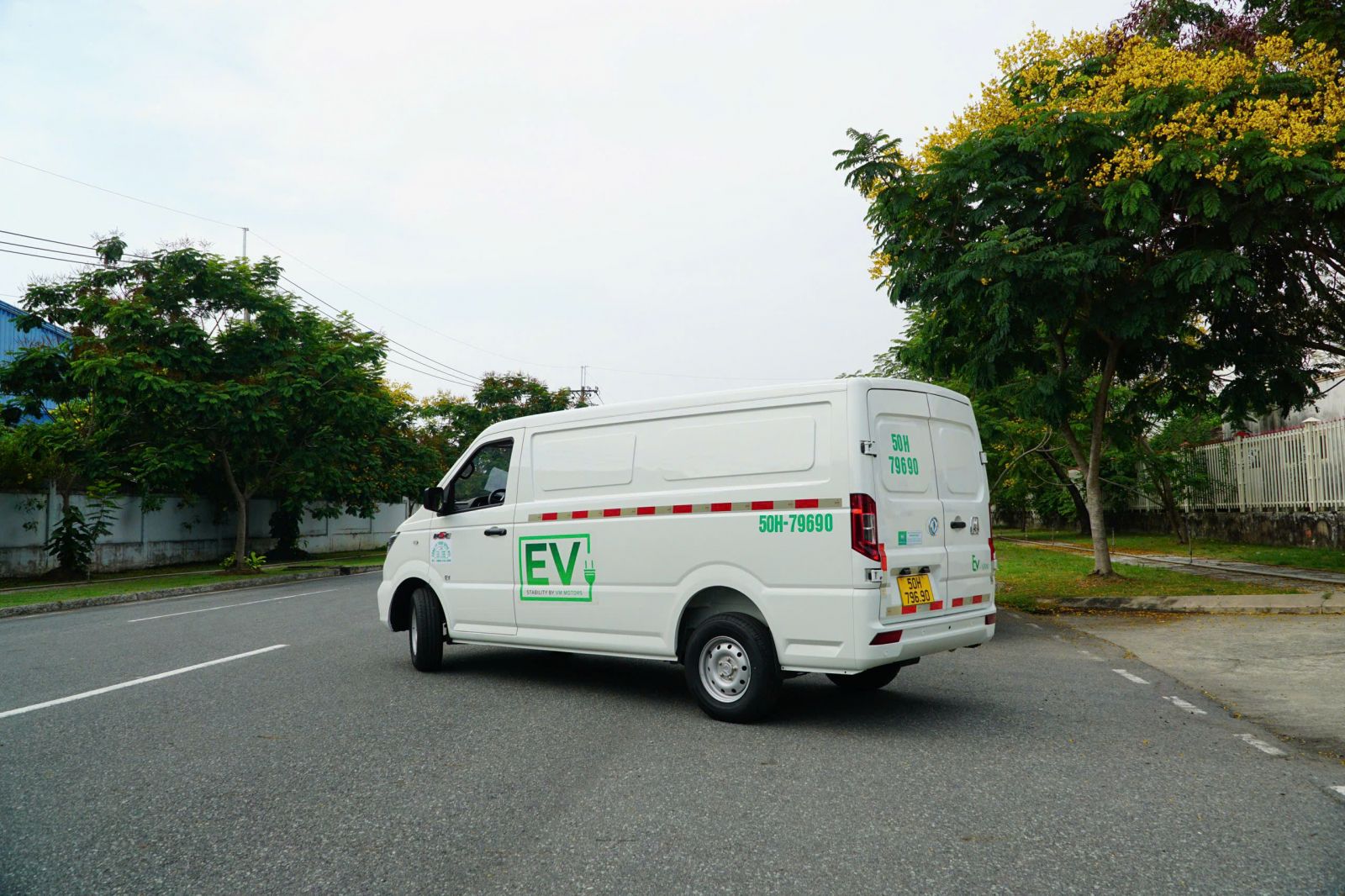 Xe ô tô tải VAN điện đầu tiên lăn bánh tại Việt Nam