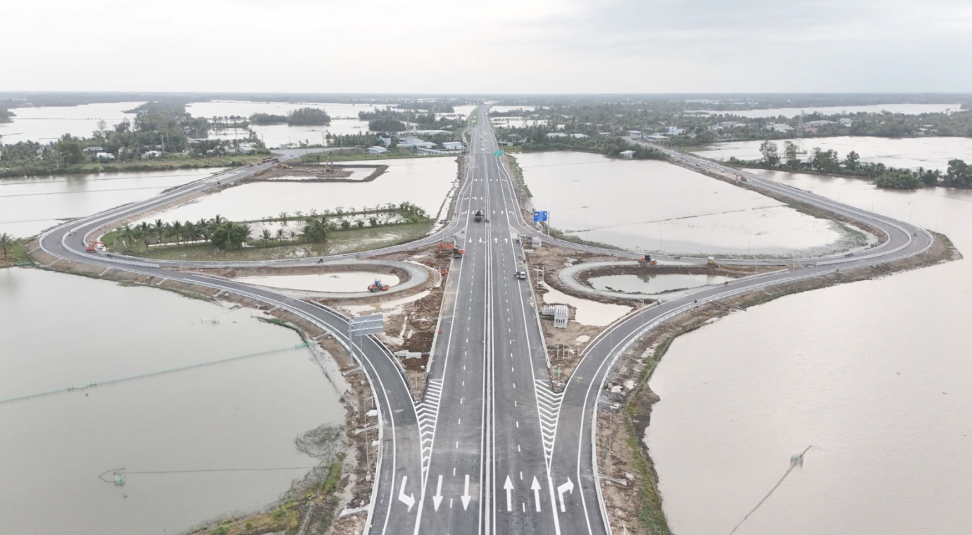 Đẩy nhanh tiến độ các dự án cao tốc khu vực miền Tây