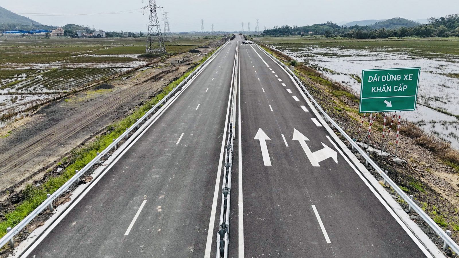 Thi công cao tốc Chí Thạnh - Vân Phong xuyên Tết Dương lịch