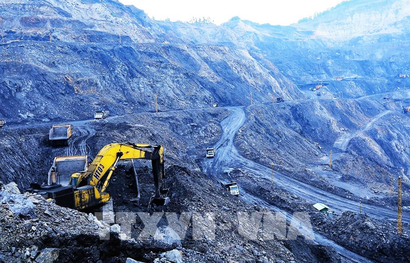Thúc đẩy hợp tác mua bán than với Lào