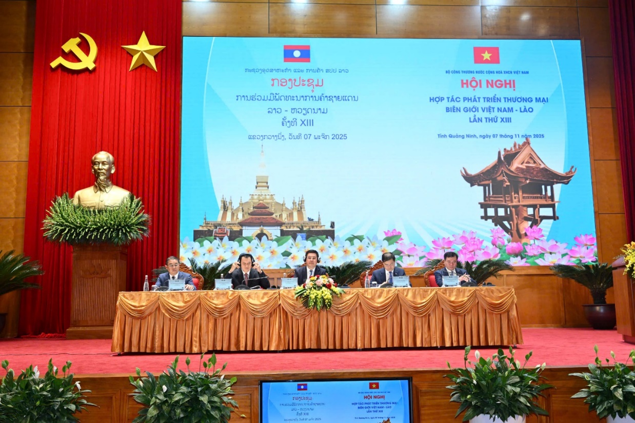 Chính sách ưu đãi đột phá để thu hút vốn đầu tư vào hạ tầng khu kinh tế cửa khẩu Việt Nam - Lào