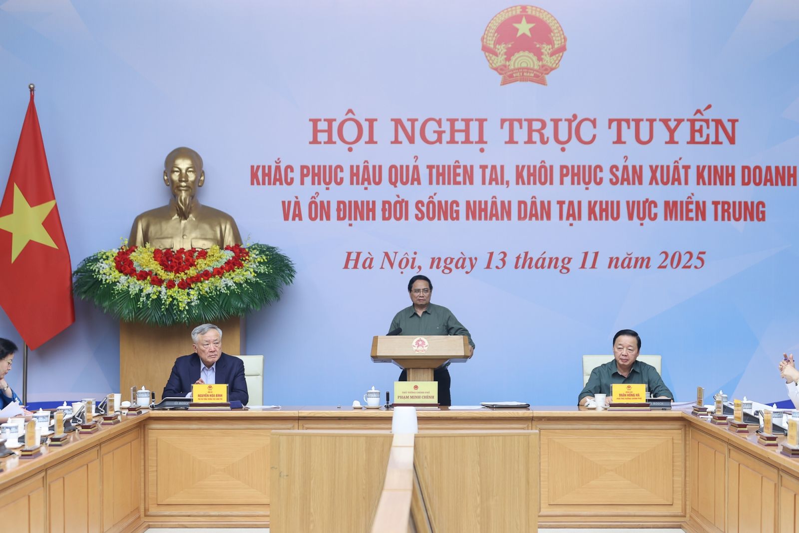Khẩn trương khôi phục hạ tầng, bảo đảm chỗ ở an toàn cho người dân vùng lũ 