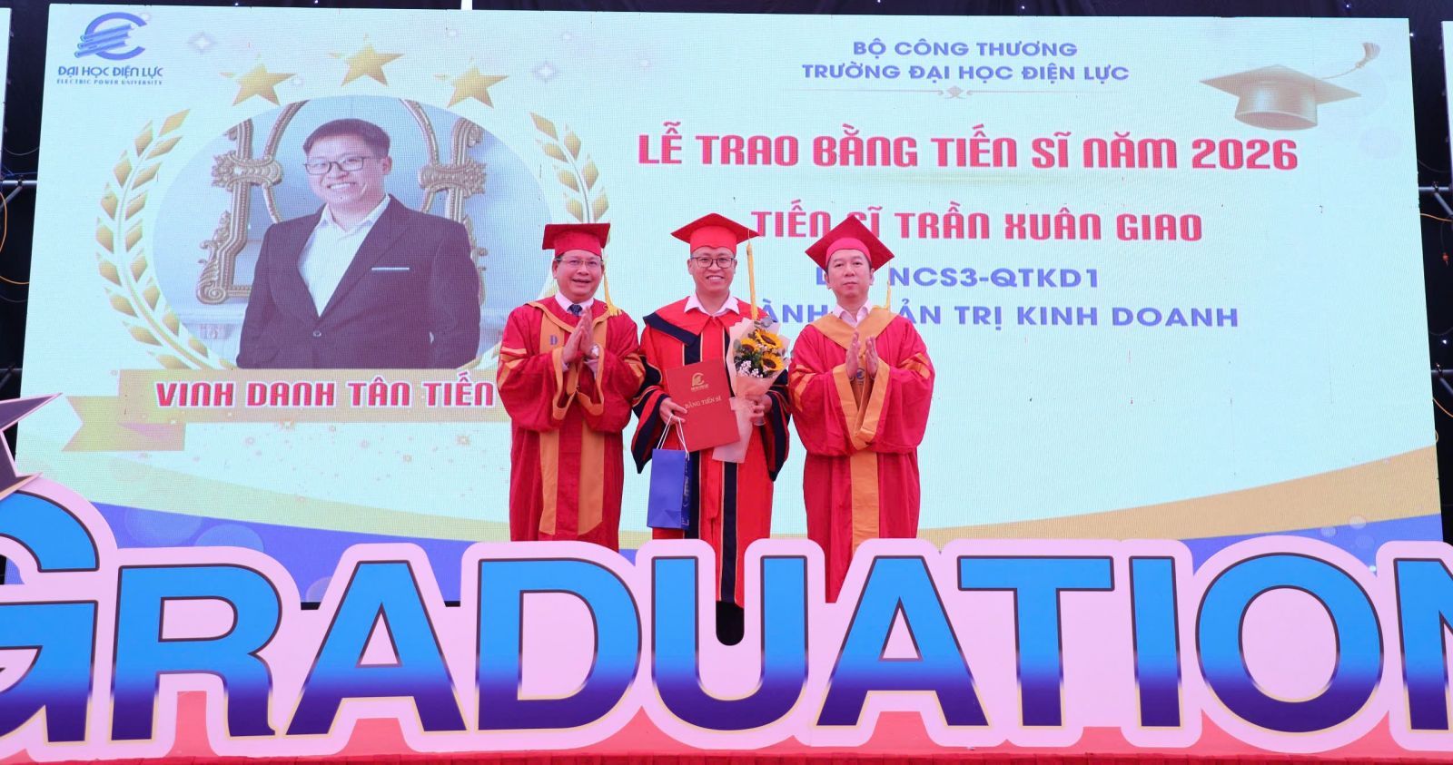 Trường Đại học Điện lực vinh danh gần 1.500 tân tiến sĩ, thạc sĩ, kỹ sư, cử nhân