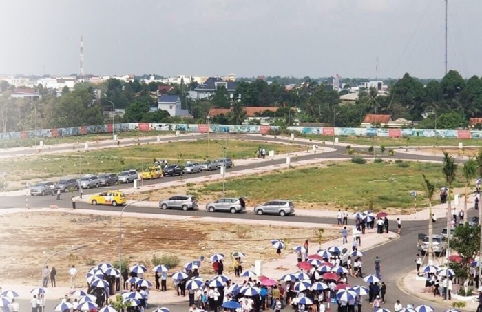 Đất nền giao dịch sôi động, giá tăng cục bộ