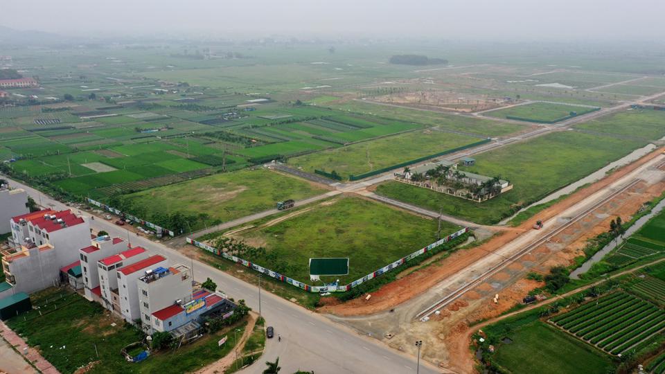 Hết thời đầu cơ, giá đất nền Hà Nội và TP.HCM giờ ra sao?