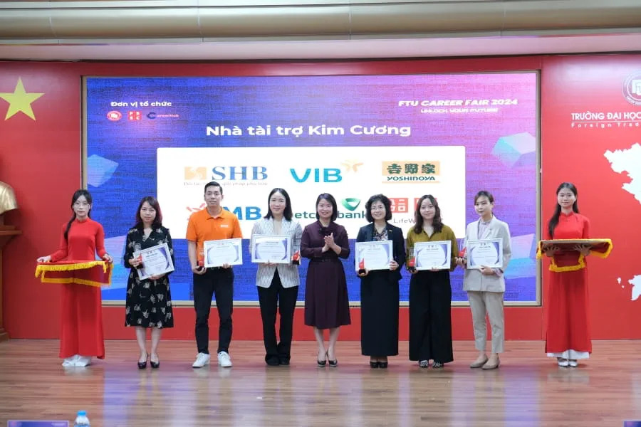 Vietcombank đồng hành cùng Ngày hội việc làm “FTU Career Fair 2024” tại Đại học Ngoại thương