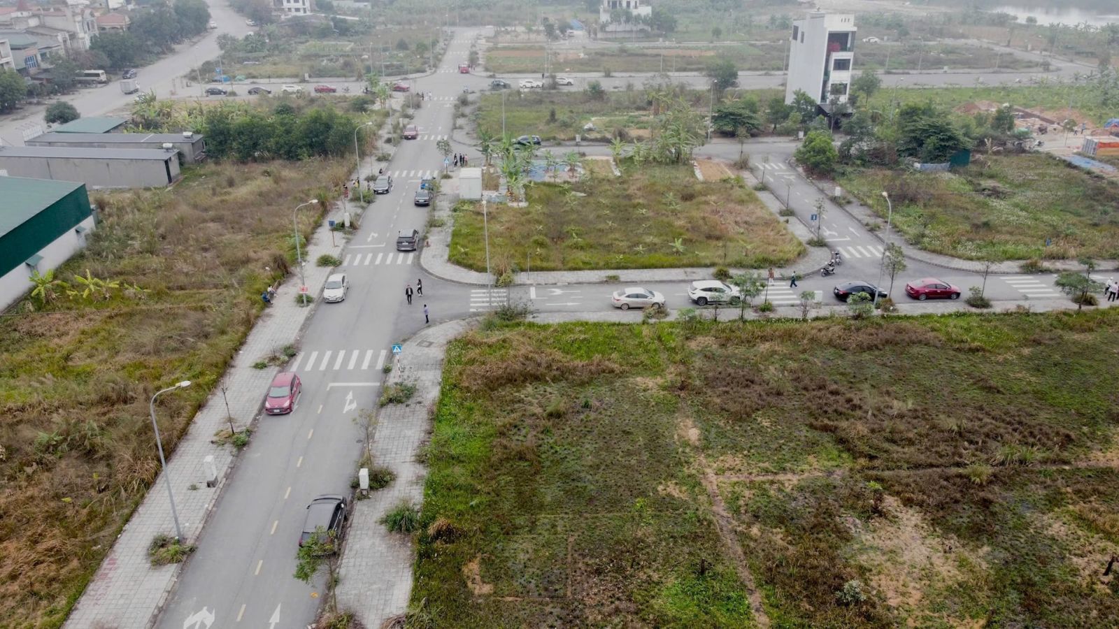 Tỉnh táo trước cơn “sốt ảo” nhà đất