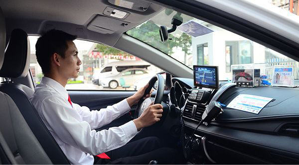 Tài xế dùng xe kinh doanh chở gia đình không cần mặc đồng phục