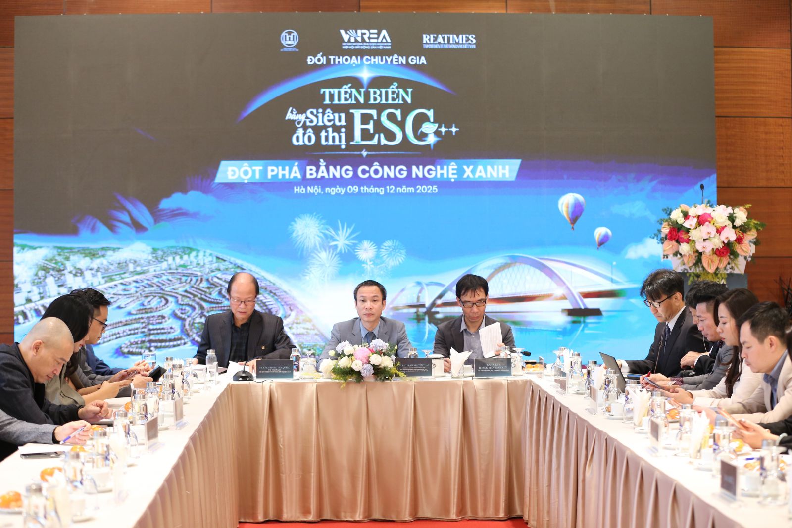 Tiến biển bằng siêu đô thị ESG++: Đột phá từ công nghệ xanh đến hạ tầng TOD