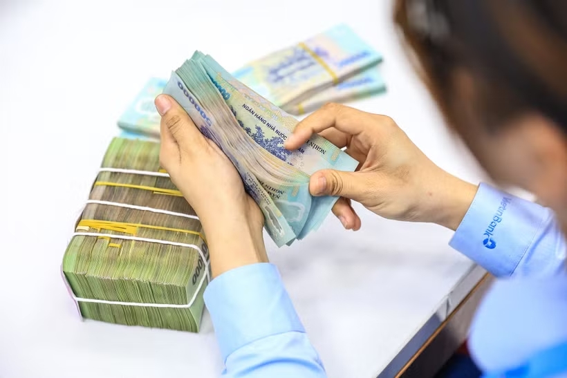 Lãi suất huy động tăng trở lại: Áp lực tín dụng khiến cuộc đua vốn nóng lên