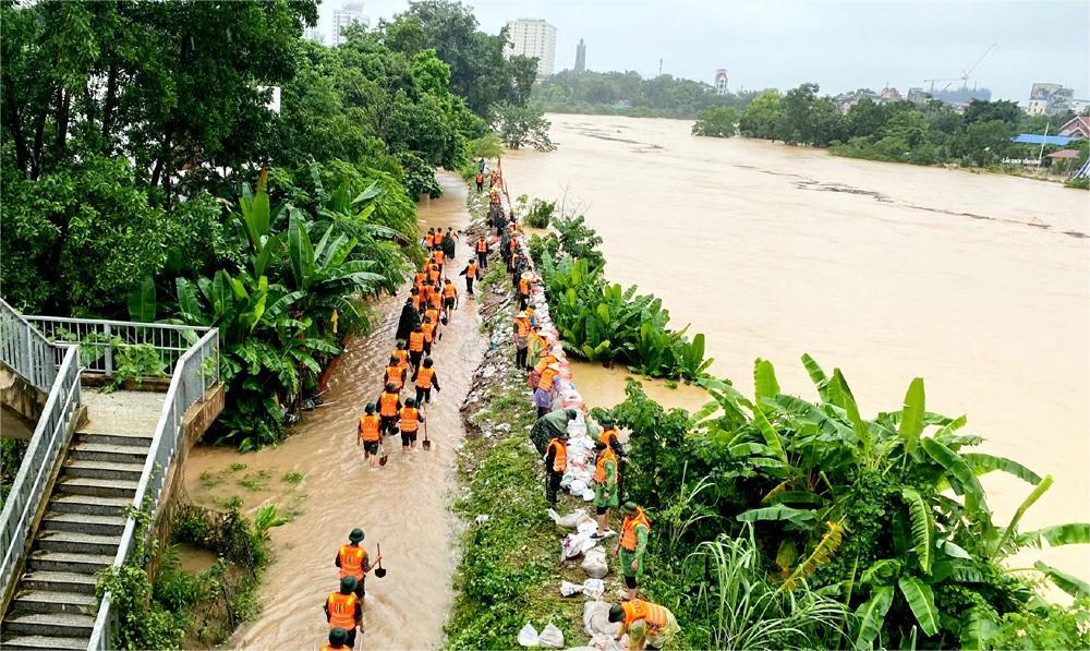 Khẩn trương khắc phục hậu quả bão số 11