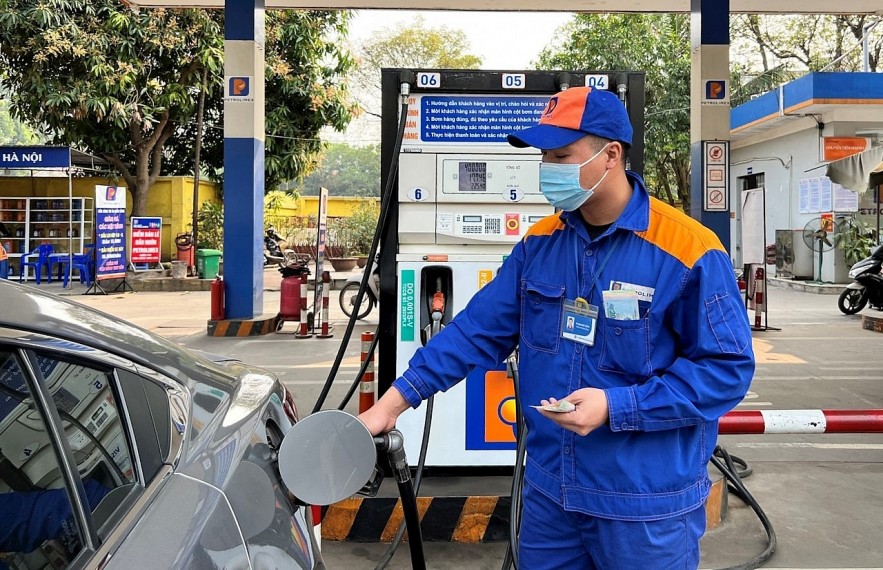 Giá xăng dầu đồng loạt tăng mạnh từ ngày 26/02