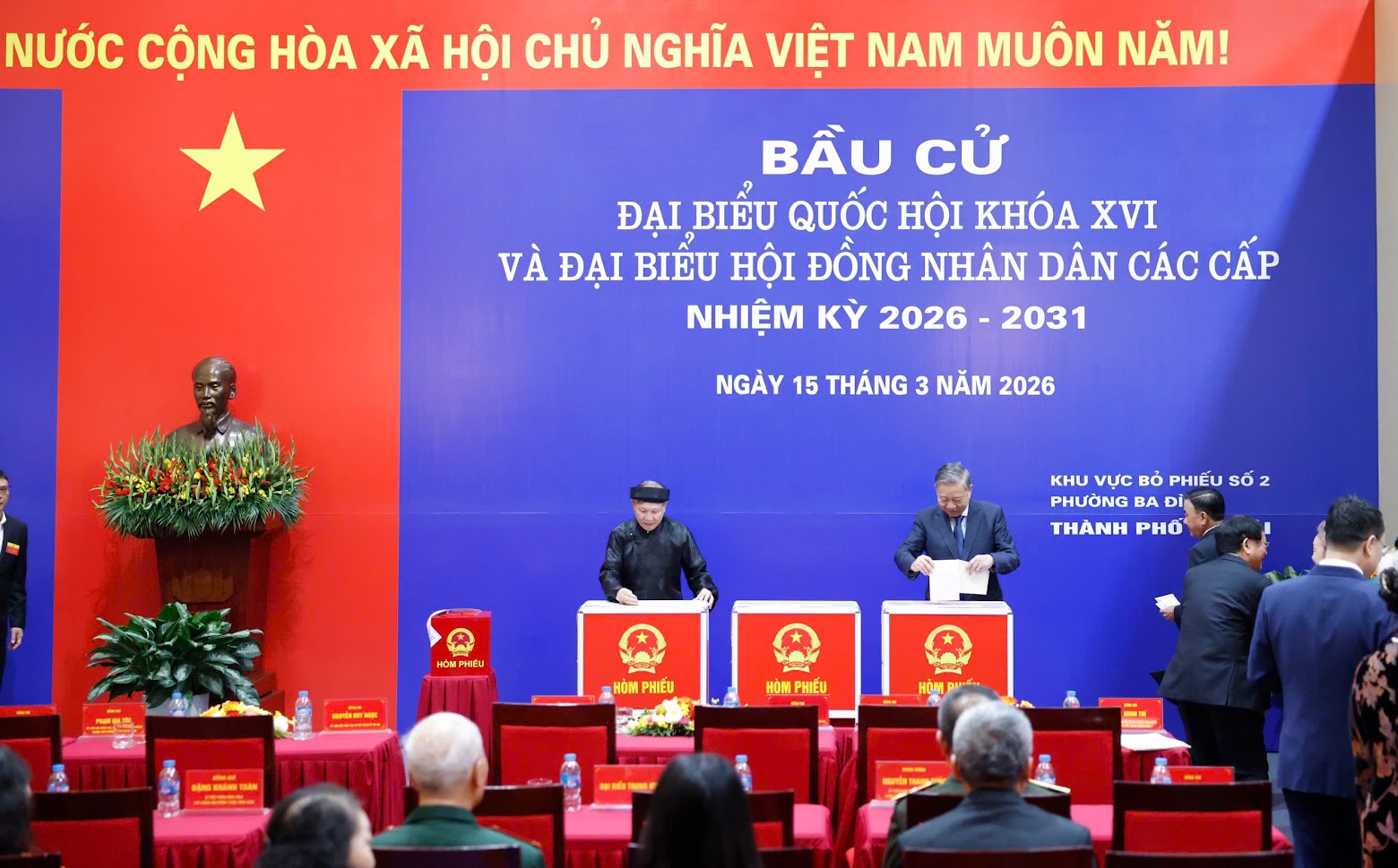 Các đồng chí lãnh đạo Đảng, 28Bet facebook thực hiện quyền cử tri