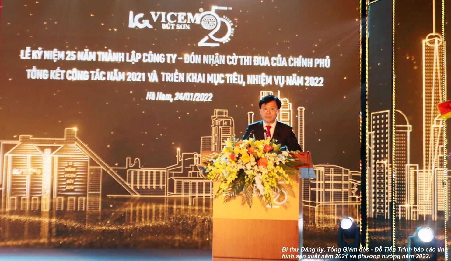 VICEM Bút Sơn kỷ niệm 25 năm thành lập và đón nhận Cờ thi đua của Chính phủ