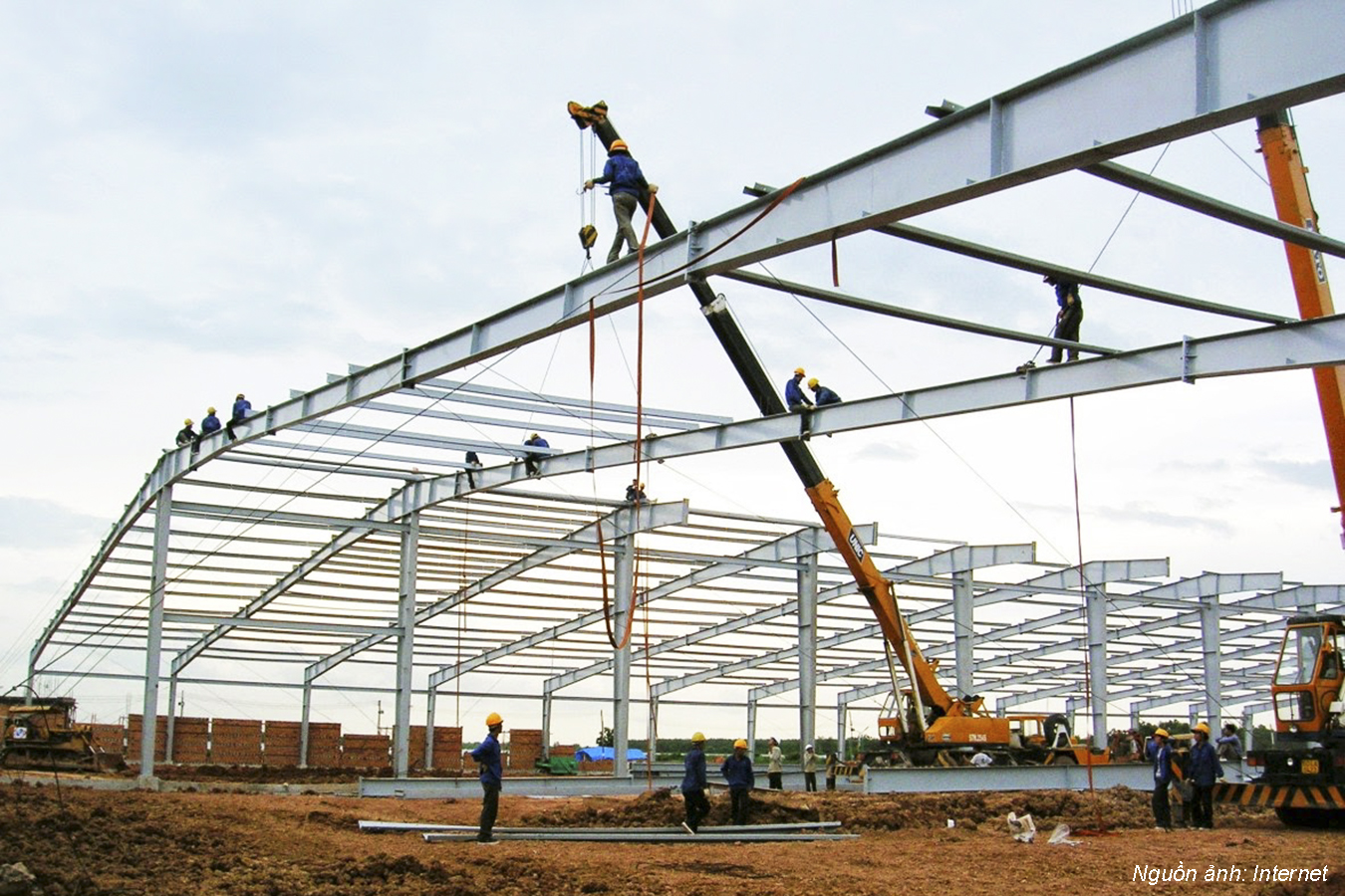 Những yếu tố ảnh hưởng đến tình trạng chậm tiến độ thi công nhà xưởng ở Việt Nam