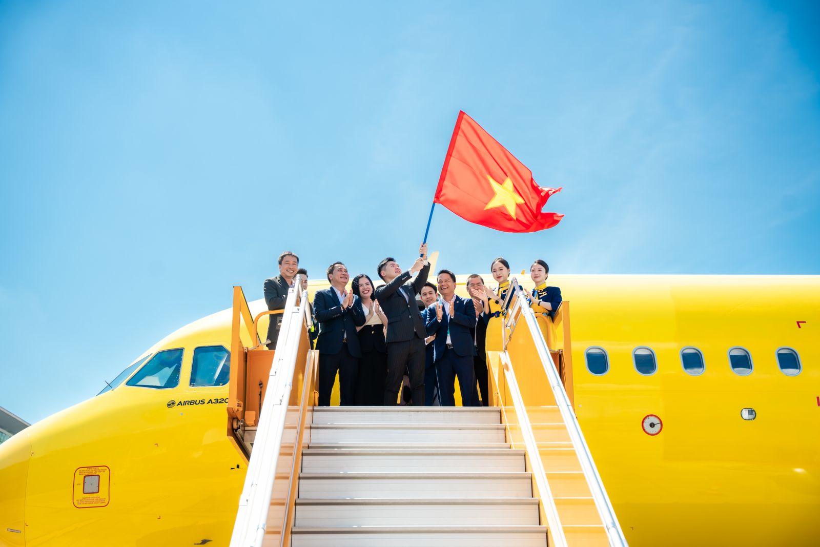 Khát vọng bầu trời và tầm nhìn của Bầu Hiển