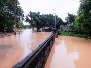 Vì sao ngoại thành Hà Nội ngập lụt nghiêm trọng dù mưa không kéo dài?